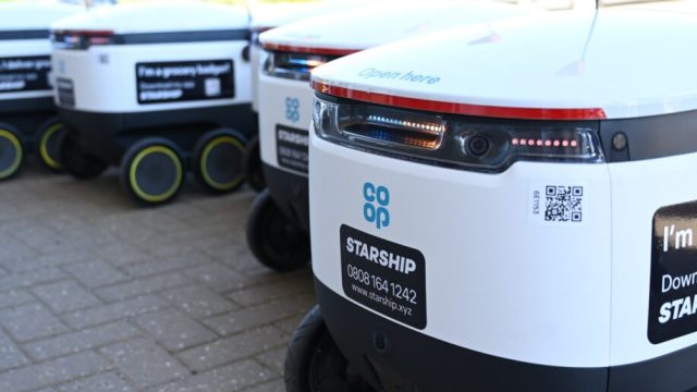Starship запустила автономных роботов-доставщиков в Большом Манчестере