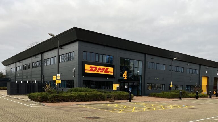 DHL eCommerce открыла первый в Великобритании операционно углеродно-нейтральный объект