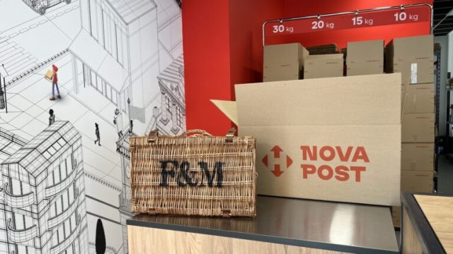 Nova Post доставила посылку с продуктами украинским военным на передовую