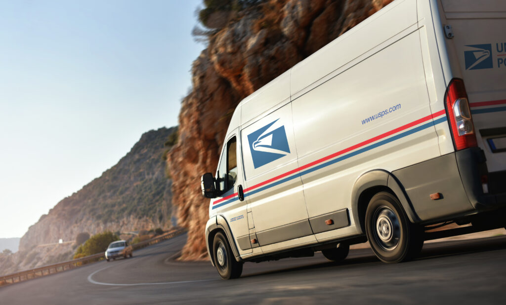 USPS сократила чистый убыток во втором квартале