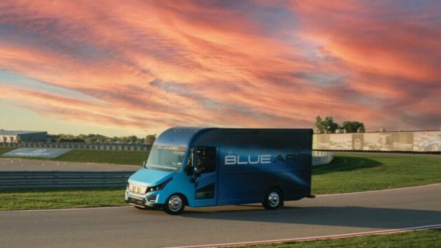 FedEx заказала 150 электрических грузовиков Blue Arc