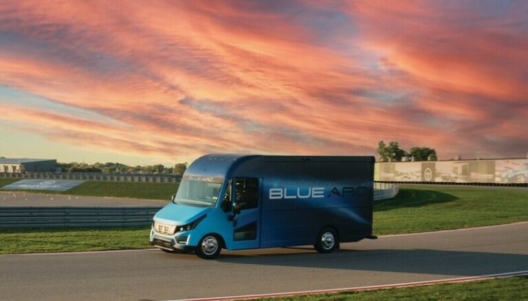FedEx заказала 150 электрических грузовиков Blue Arc