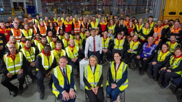 DHL подчеркнула значение логистики для экономики Великобритании во время визита премьер-министра