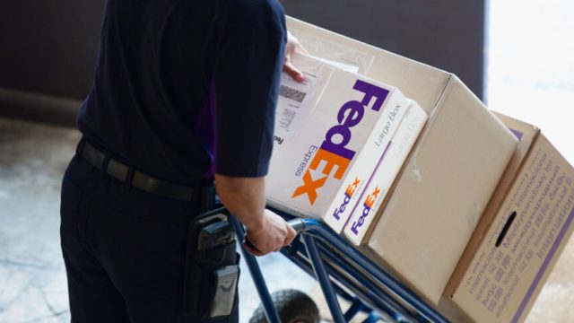 FedEx пока сохраняет первое место в списке поставщиков USPS