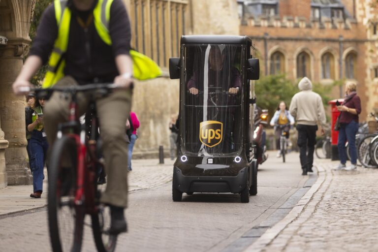 UPS открыла в Великобритании микрохаб для электрических грузовых квадроциклов