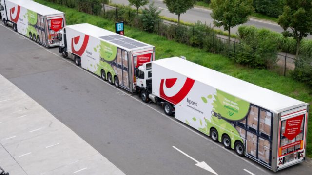 bpost расширяет экологичный автопарк, добавив 22 двухъярусных полуприцепа