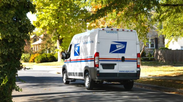USPS объявила целевые показатели по сокращению выбросов парниковых газов к 2030 году