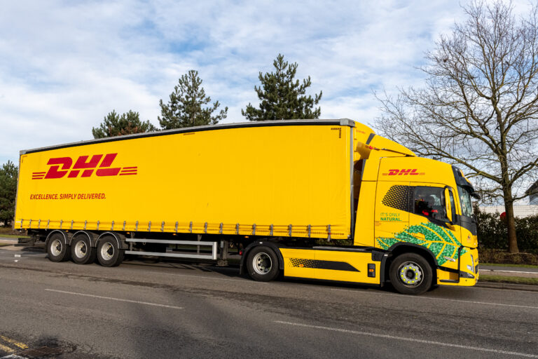 DHL Supply Chain заключила контракт с Suntory Beverage & Food