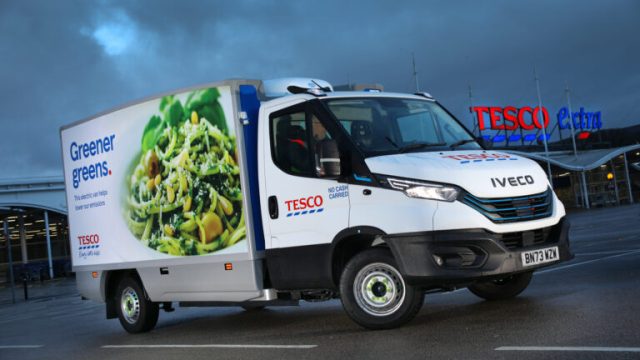 Tesco получила первый электрофургон Iveco eDaily для доставки заказов на дом