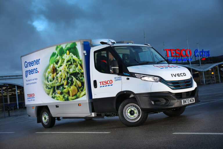 Tesco получила первый электрофургон Iveco eDaily для доставки заказов на дом