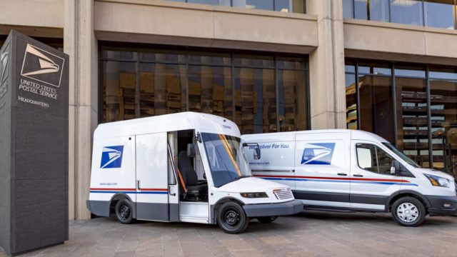 USPS планирует вывести на маршруты более 66 000 электромобилей к 2028 году