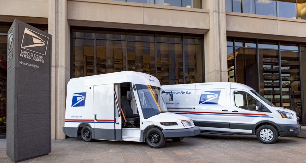 USPS планирует вывести на маршруты более 66 000 электромобилей к 2028 году