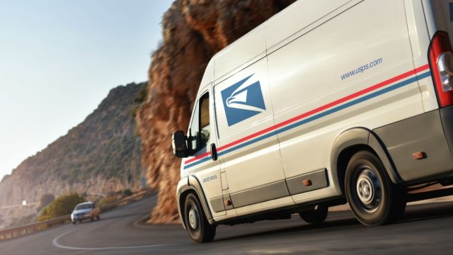 USPS планирует увеличить заказ на электрические автомобили для доставки