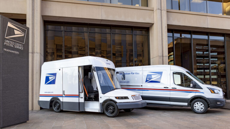 USPS получила президентскую награду за электрификацию автопарка