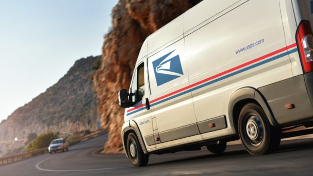 USPS рассматривает возможность внедрения 5 000 электромобилей