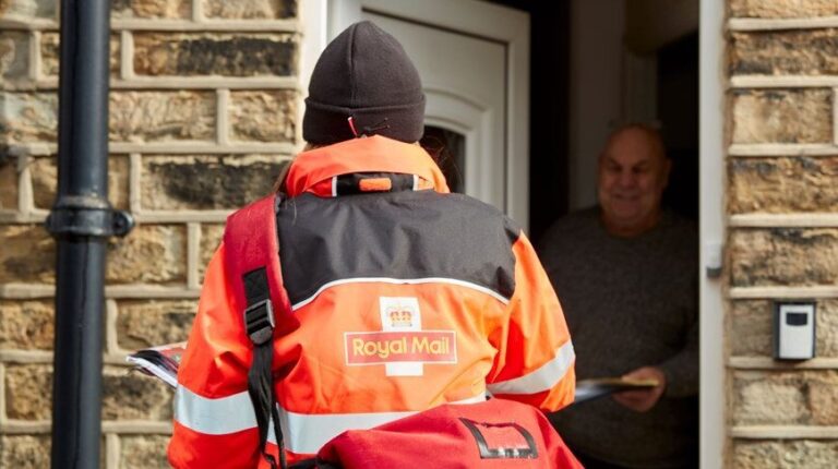 Акционеры Royal Mail одобрили продажу компании Daniel Křetínský