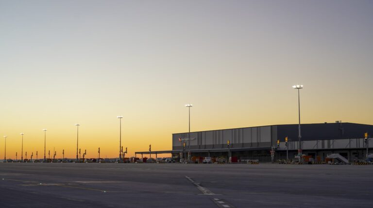 Грузовой комплекс аэропорта Western Sydney International начал работу в круглосуточном режиме