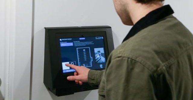 В жилом доме в Нью-Йорке установили автоматизированную комнату для посылок Position Imaging