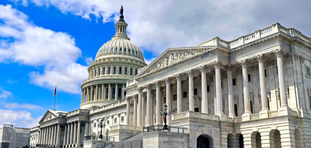 Закон о реформе почтовой службы одобрен Сенатом США