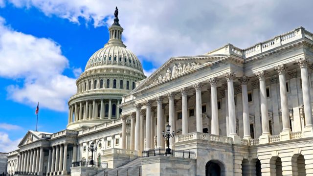 Закон о реформе почтовой службы одобрен Сенатом США