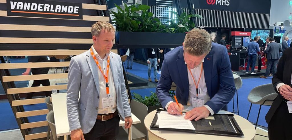 НОВОСТИ EXPO: Vanderlande и AWL представили роботизированную систему отбора мелких отправлений на Parcel+Post Expo