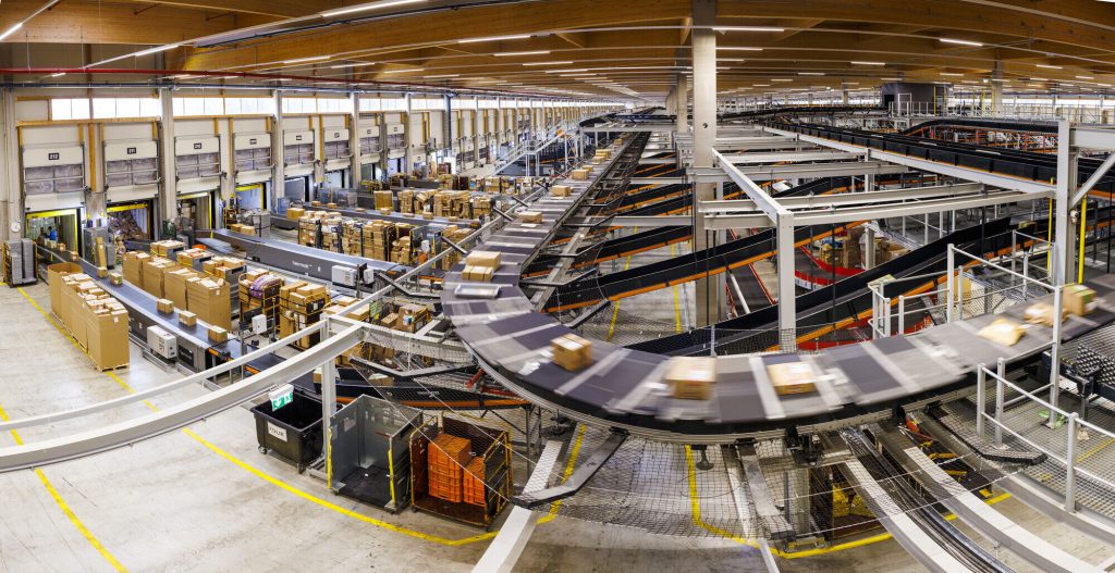 НОВОСТИ ВЫСТАВКИ | ДЕНЬ 1: Vanderlande представила систему упаковки мелких отправлений в пакеты