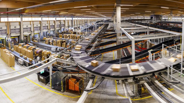 НОВОСТИ ВЫСТАВКИ | ДЕНЬ 1: Vanderlande представила систему упаковки мелких отправлений в пакеты