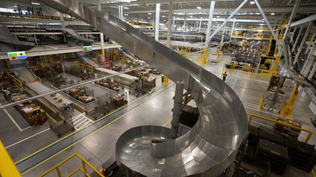 ОБЗОР: как объект Canada Post стоимостью C$470 млн обеспечивает сортировку одного миллиона посылок в день
