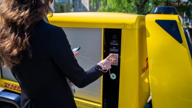 Робот Clevon доставил почти 1500 отправлений DHL Express