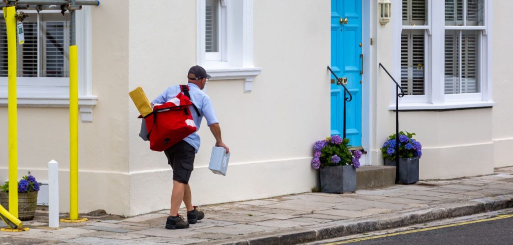 Сотрудники Royal Mail проведут забастовки из-за оплаты труда