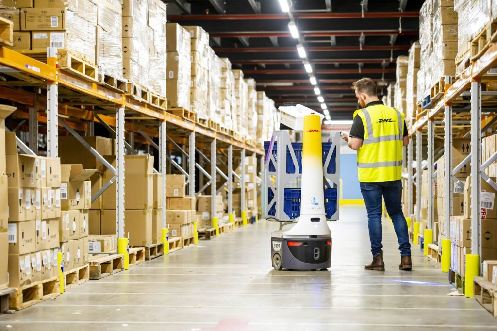 DHL: люди останутся в центре логистики по мере того, как ИИ будет выполнять всё больше задач