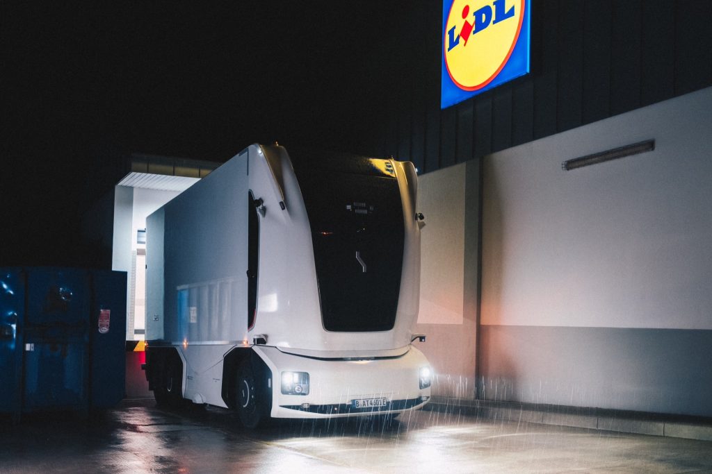 Einride и Lidl запустили беспилотный грузовик на дорогах общего пользования в Германии
