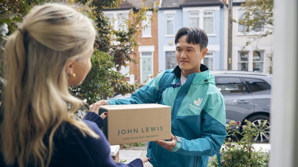 John Lewis начнёт доставлять 10 000 товаров через Deliveroo и Uber Eats всего за 30 минут